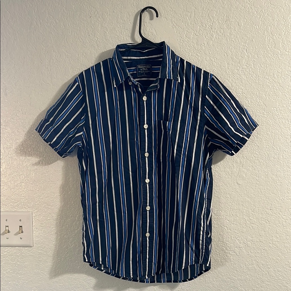 Abercrombie Men’s Small Blue and White Casual Button Down Shirt